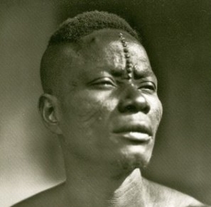 Zagourski detail  de  l'ethnie  Mbouaka (Ngbaka) prises entre 1929-1937 au Congo Belge