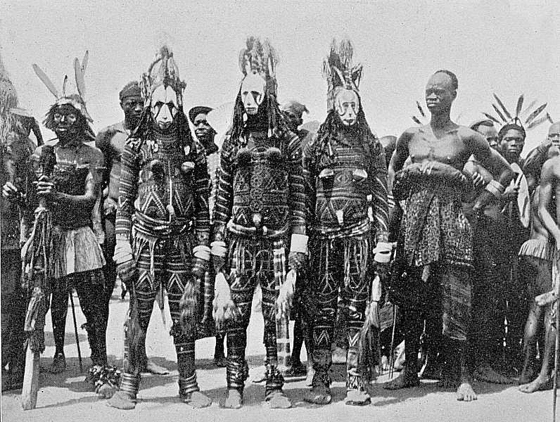 00 Igbo. Maschere Ogwulugwu o Maun. 1910